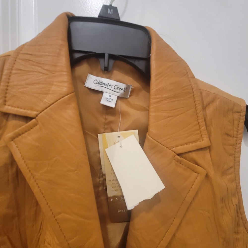 Clothing - Picture 3 of 4